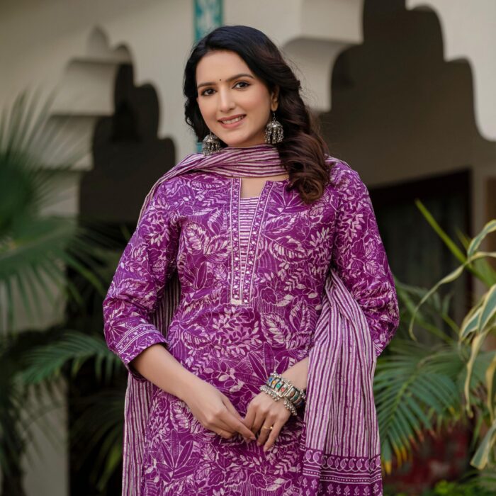 Graceful Lavender Floral Print Kurta set – Soft & Elegant